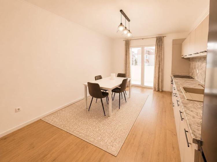 Apartament cu 2 camere semidecomandat, mobilat în Florești
