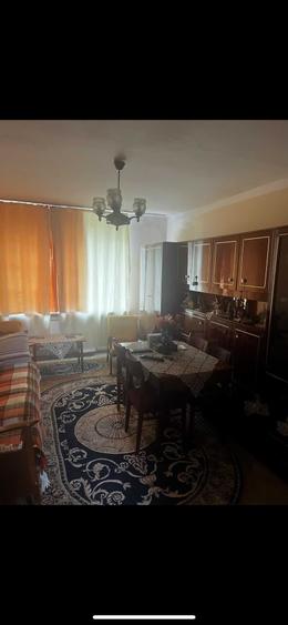 Apartament cu 3 camere decomandat în Săsar