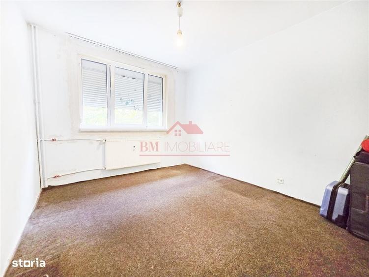 Apartament cu 4 camere decomandat în Drumul Taberei