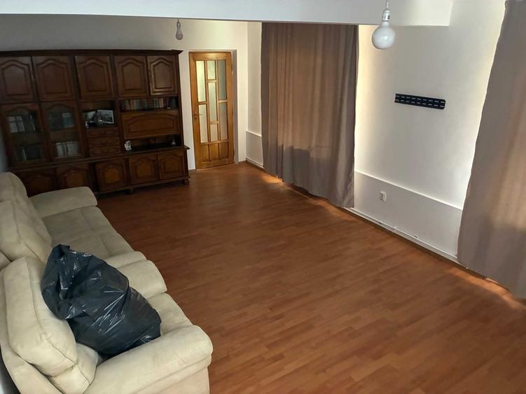 Casă cu 4 camere decomandat cu Teren 450 Mp în Între Lacuri