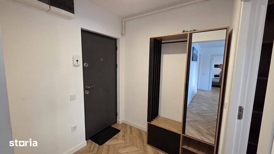 Apartament cu 3 camere semidecomandat în Splai Bahlui