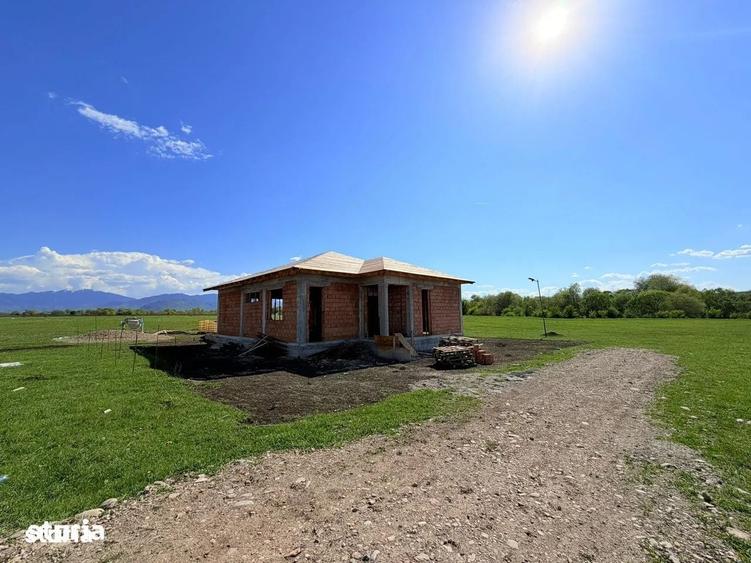 Casă cu 4 camere cu Teren 510 Mp în Sânpetru