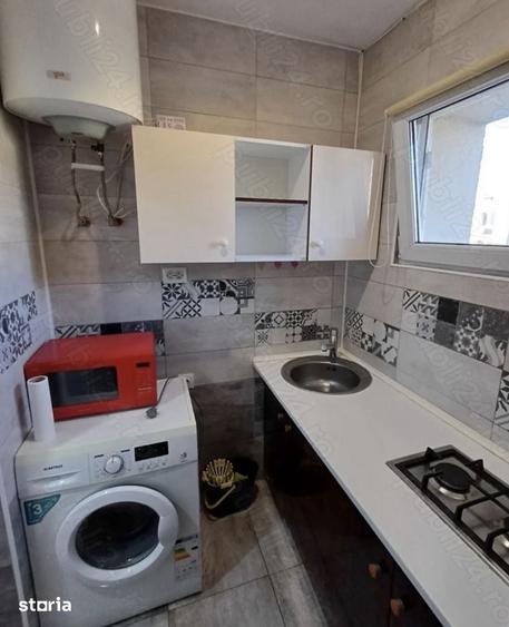 Garsoniera in bloc stradal apropiere metrou titan - 3