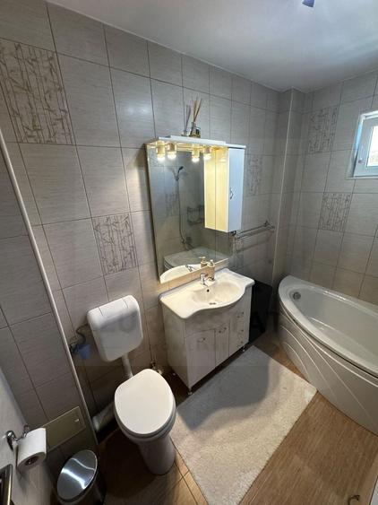 Apartament cu 3 camere decomandat, mobilat în Turnișor