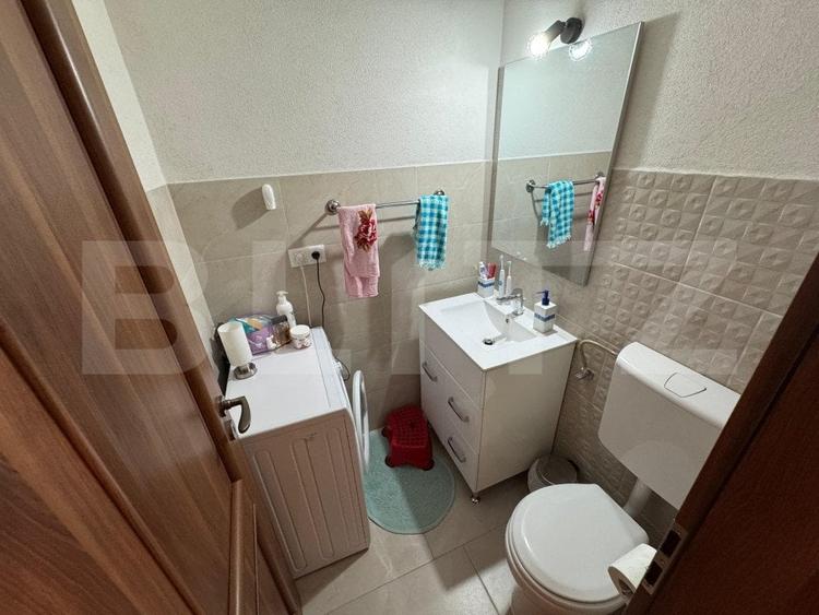 Casă individuală cu 7 camere cu Canalizare în Cetate