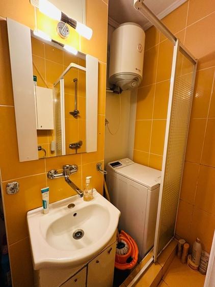 Garsonieră decomandată în Central