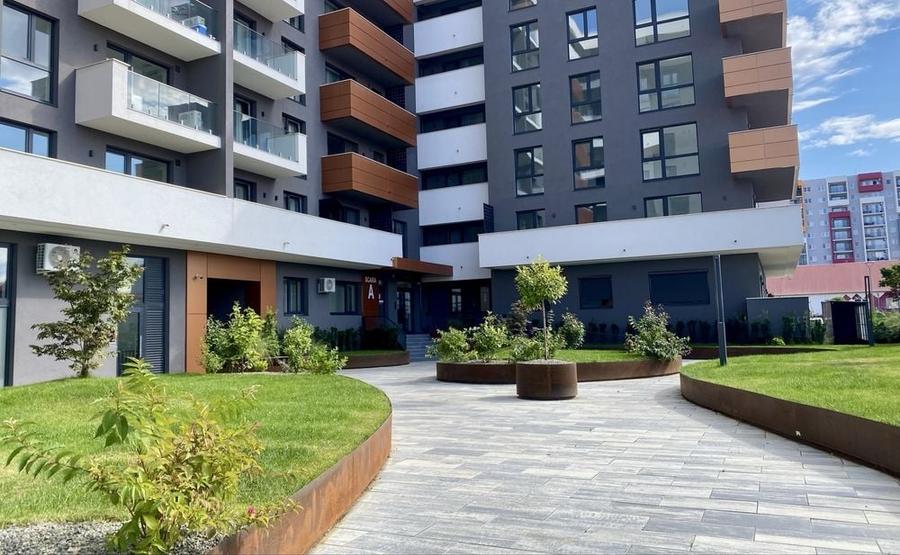 Apartament cu 3 camere decomandat în Exterior Vest