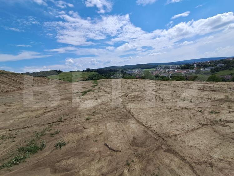 Teren Construcții intravilan de 2700 mp, în Livezeni