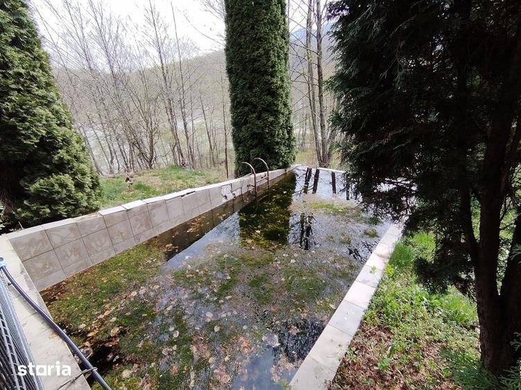 Casă cu 5 camere cu Teren 1600 Mp în Central
