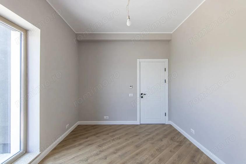 Casă cu 7 camere cu Teren 370 Mp în Ferme