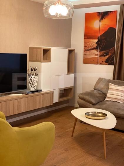 Apartament cu 4 camere semidecomandat, mobilat în Plopilor