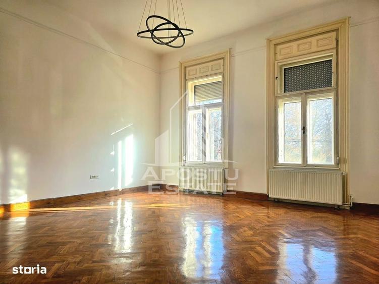 Spațiu comercial, de 102 mp, în Central