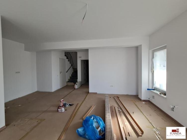Casă cu 5 camere cu Canalizare în Chiajna
