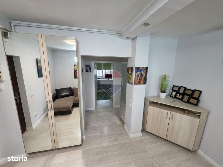 Apartament cu 4 camere decomandat în Central