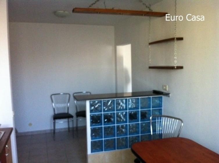 Apartament cu 2 camere semidecomandat în Craiovei