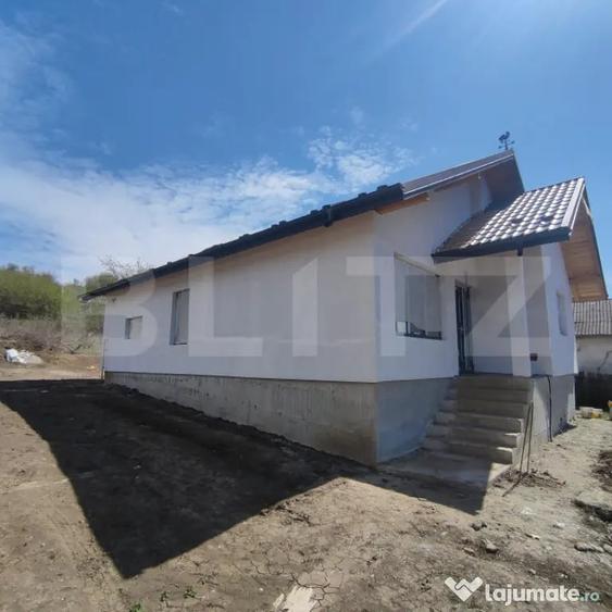 Casă cu 3 camere cu Teren 450 Mp în Tomești