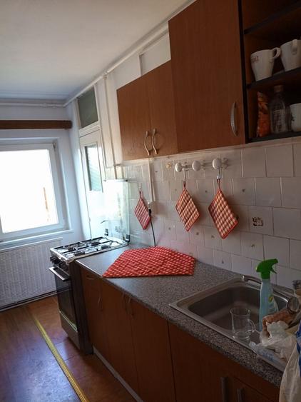 Inchiriez apartament cu 3 camere - 7