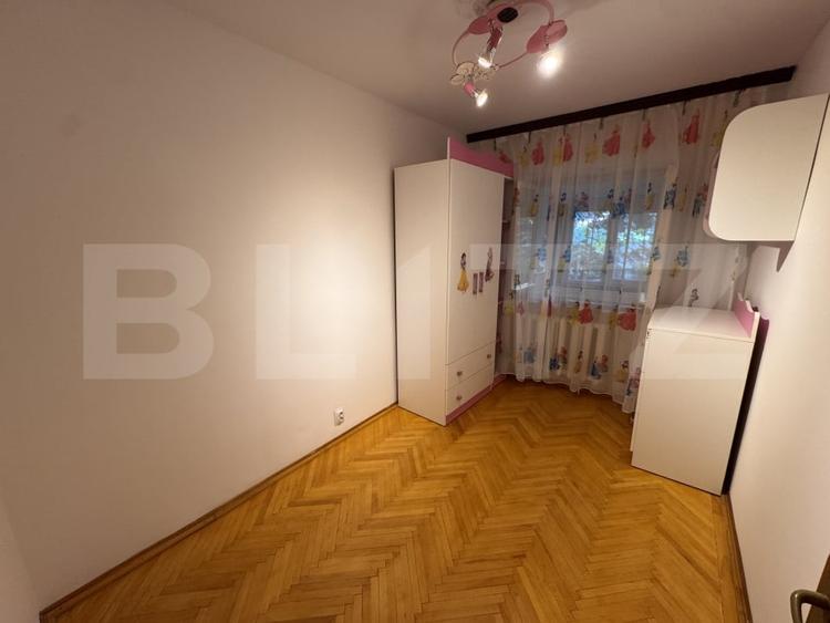 Apartament cu 3 camere decomandat, mobilat în Sărari