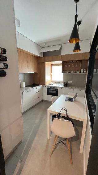 Apartament cu 3 camere semidecomandat, mobilat în Calea Călărașilor