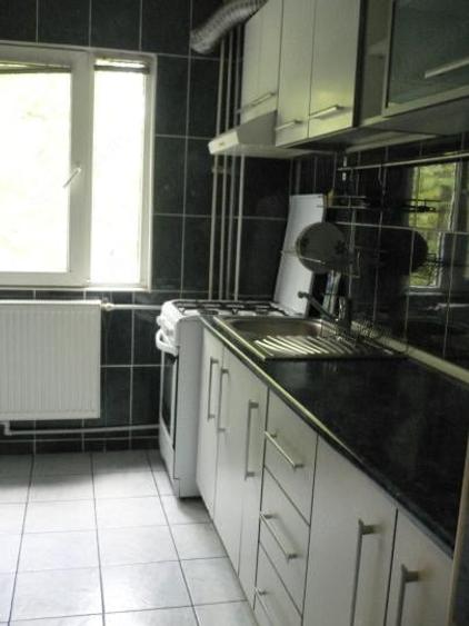 Apartament cu 3 camere semidecomandat, mobilat în Gorjului