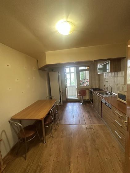 Apartament cu 4 camere decomandat în Popoveni