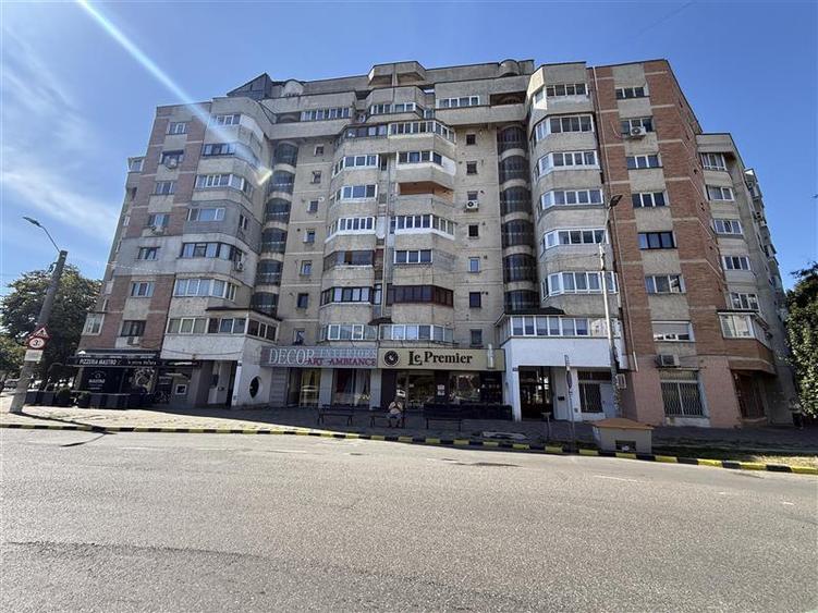 Apartament cu 3 camere decomandat în Ștefan cel Mare