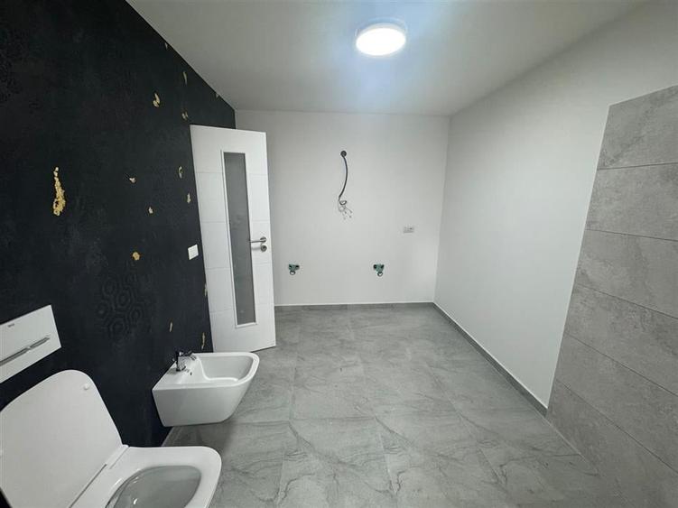 Apartament cu 3 camere decomandat, mobilat în Brăilei