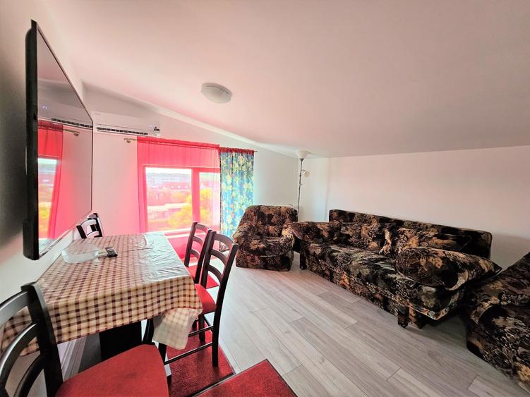 Apartament cu 6 camere semidecomandat, mobilat în Borhanci