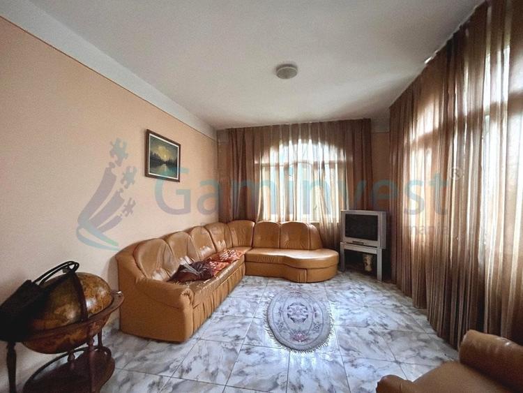 Casă individuală cu 7 camere cu Canalizare în Sânmartin