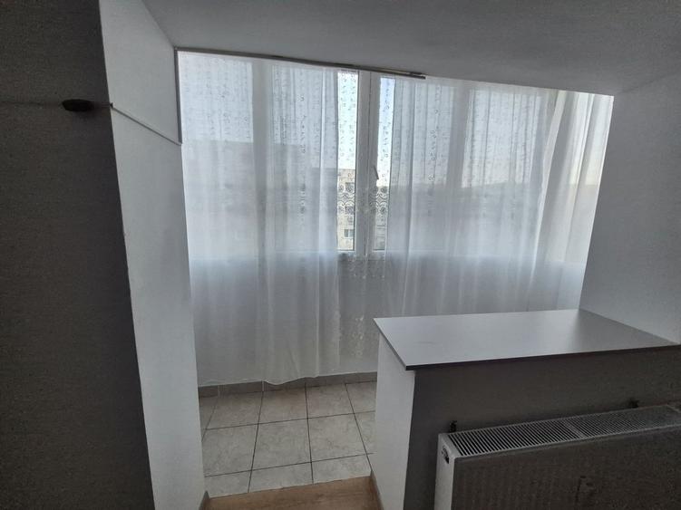 Apartament cu 2 camere semidecomandat în Crângași