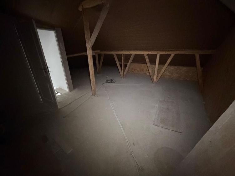 Duplex cu 4 camere cu Canalizare în Central