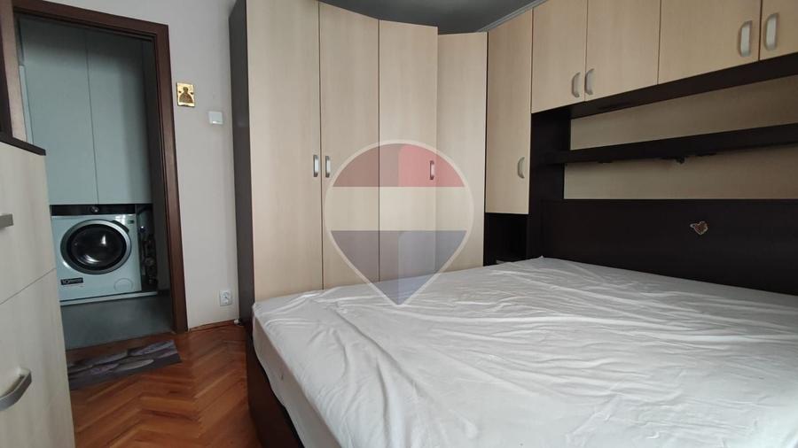 Apartament cu 3 camere decomandat, mobilat în Calea Aradului