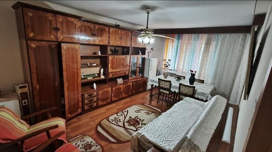 Apartament cu 2 camere decomandat în Spitalului