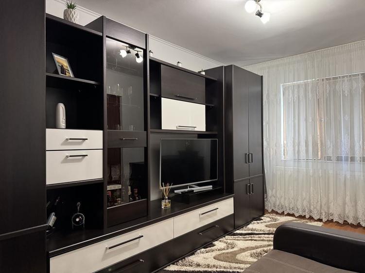 Apartament cu 2 camere semidecomandat în Micro 15