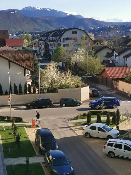 Apartament cu 2 camere decomandat în Tractorul