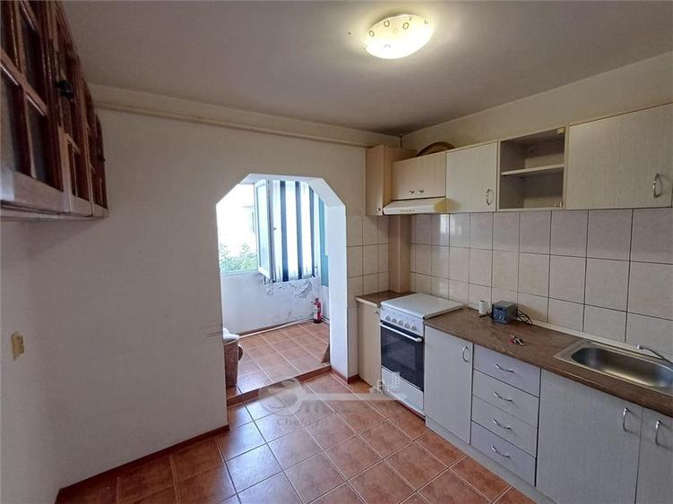 Apartament cu 3 camere decomandat în Nicolina