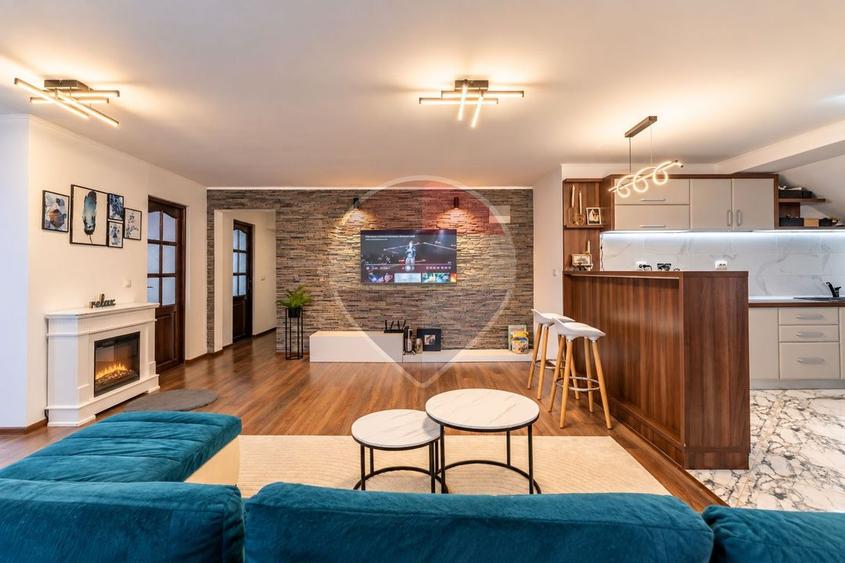 Apartament cu 4 camere decomandat, mobilat în Bucium