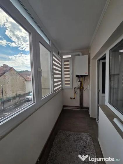 Apartament cu 3 camere decomandat în 1 Mai