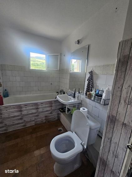 Apartament cu 3 camere decomandat în Tomești