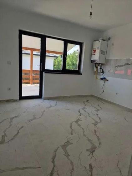 Casă individuală cu 4 camere cu Canalizare în Bârnova