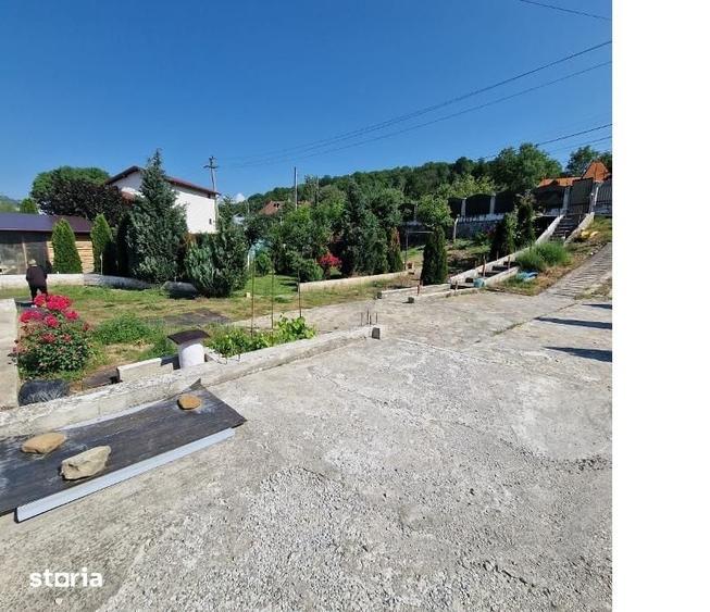 Casă cu 5 camere cu Teren 1414 Mp în Provița de Jos