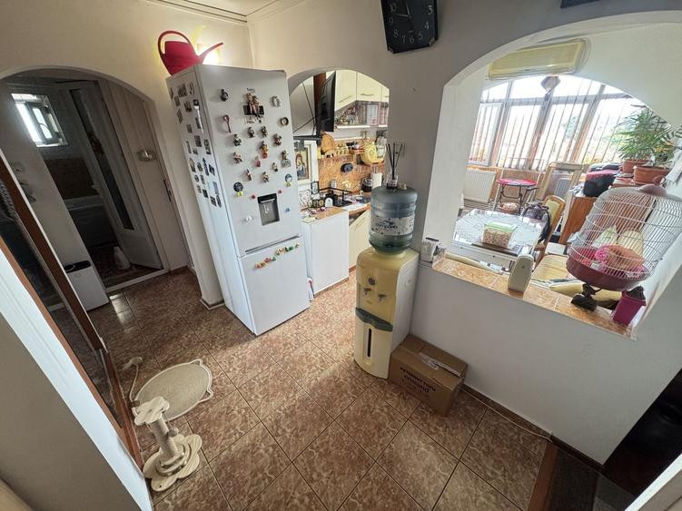 Apartament cu 2 camere decomandat, mobilat în