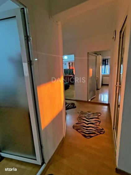 Apartament cu 4 camere decomandat în Trocadero