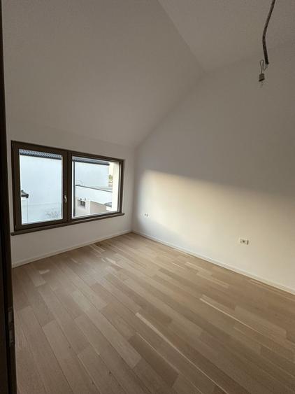 Duplex cu 4 camere cu Canalizare în Exterior Nord