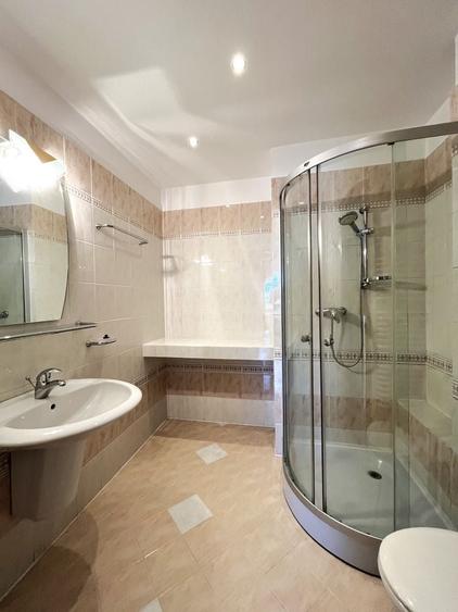 Apartament cu 3 camere decomandat, mobilat în Arcul de Triumf