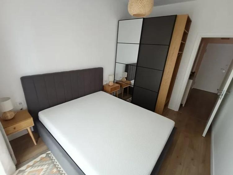 Apartament cu 2 camere semidecomandat în Podu Roș