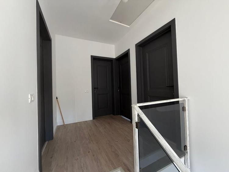 Casă individuală cu 4 camere cu Canalizare în Central