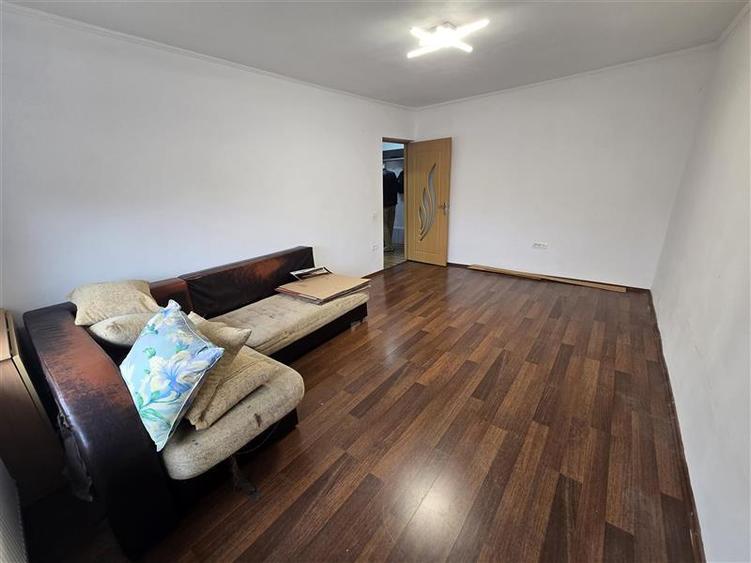 Apartament cu 3 camere decomandat în Tomis III