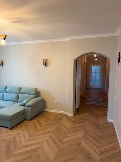 Apartament cu 3 camere decomandat în Tineretului