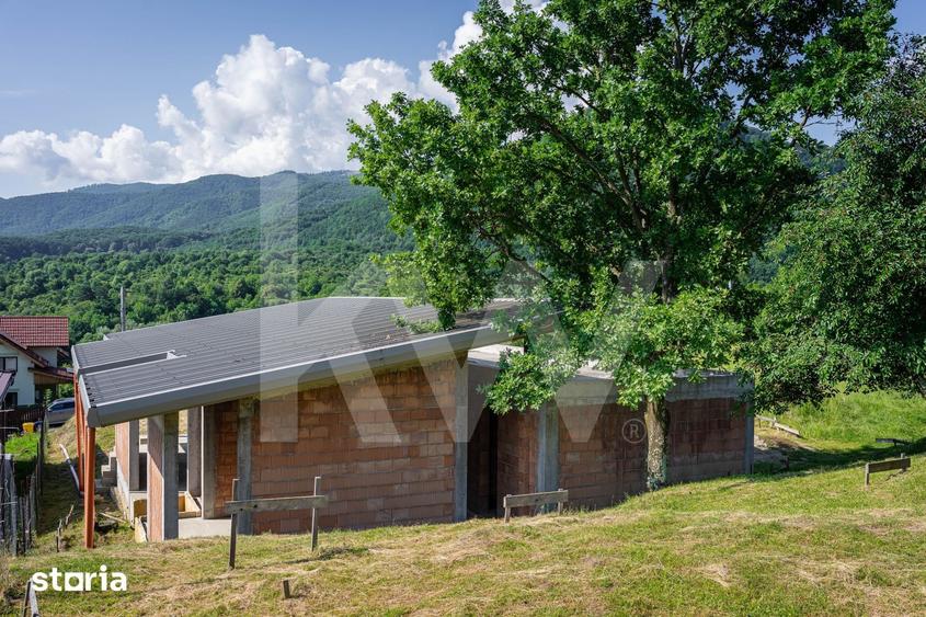 Casă cu 4 camere cu Teren 1200 Mp în Central